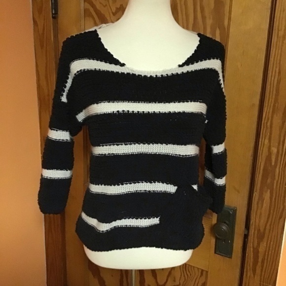 3 for 20 $ bundle Rewind Fuzzy striped sweater with cute stash pocket - Picture 6 of 10